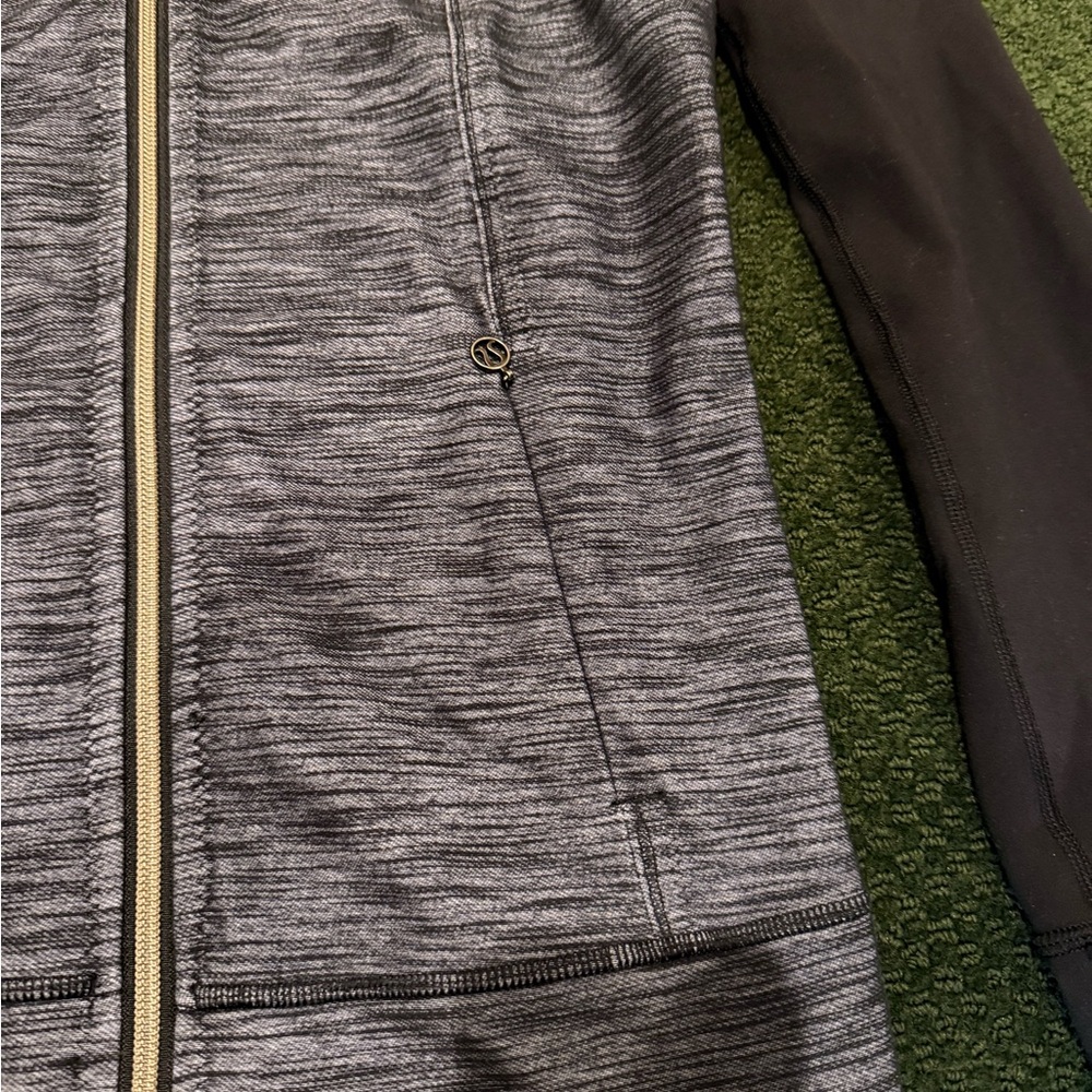 Lululemon Athletica DAILY YOGA JACKET 10 BLACK SLUB DENIM EUC host pick - Picture 7 of 15